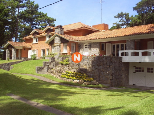 Oportunidad, Casa En Venta, Golf, Punta Del Este, 6 Dormitorios.- Ref: 206771