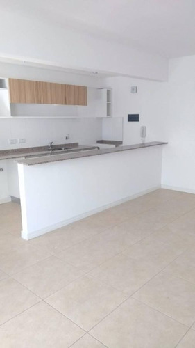 Imagen 7 de 13 de Departamento En Venta De 3 Ambientes Con 2 Cocheras - Banfield