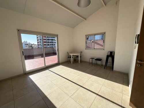 Venta Departamento 2 Amb Con Cochera En Alsina Y Av. Maipú, Florida Este