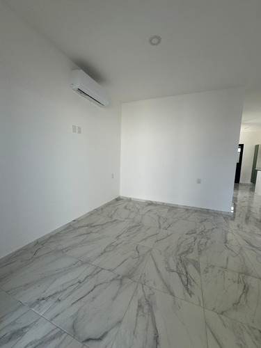 Casa En Venta En Lomas De La Rioja Con Alberca, Roof Garden, 3 Recámaras Y Un Estudio Que Puede Ser 4ta. Recámara, Riviera Veracruzana