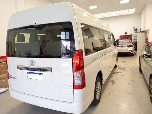 Imagen 8 de 15 de Toyota Hiace 2.8 Tdi Commuter 6at 14a Ideal Para Tu Empresa