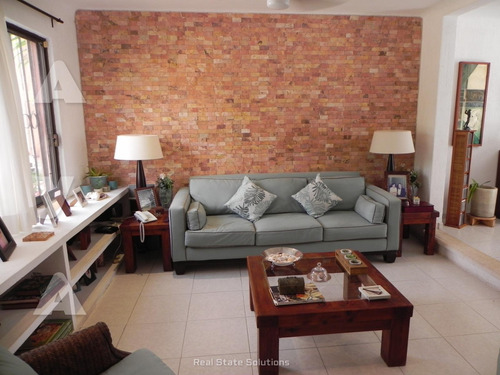 Casa En Venta, 3 Recámaras, 3 Niveles, Cuarto Servicio, Sm 43, Cancún