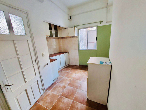 Apartamento En Venta, 2 Dormitorios, En Centro.