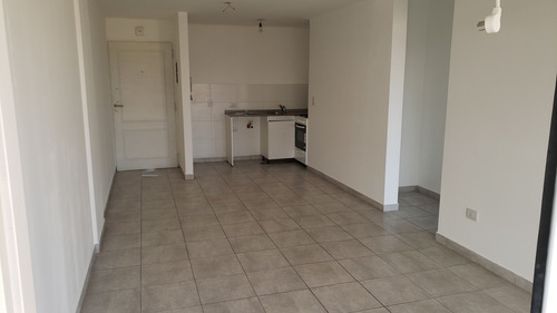Excelente Departamento De Dos Ambientes Con Cochera