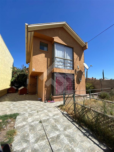 Casa En Venta De 3 Dorm. En Maipú El Abrazo