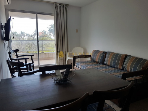 Apto Con Excelente Ubicación, A Pasos De Gorlero, Del Puerto De Punta Del Este- Ref: 4183