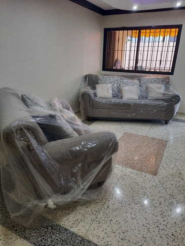 Vendo Juego De Muebles Uno De 3 Asientos Y El Otro De 2