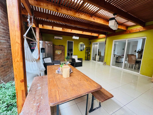 Cómoda Y Amplica Casa En Serena Oriente 5d/3b, Gran Quincho!