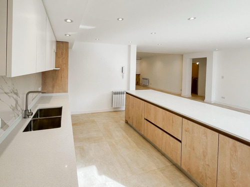 Casa En Venta - 4 Dormitorios 3 Baños - Cochera - 302,40mts2 - Mar Del Plata