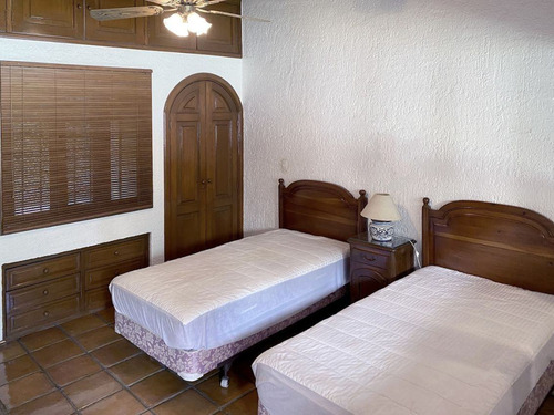 Casa En Fraccionamiento En Tabachines, Cuernavaca, Morelos - Lpi-5-fr