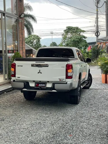 Mitsubishi L200 Triton 2021 Automatica 2.4cc Kms 62.000