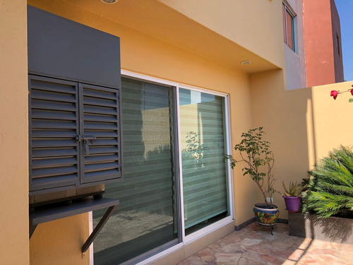 En Venta Casa En Centro Sur, Claustros, Gran Ubicación, Alberca, 3 Recamaras..