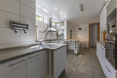 Casa En Arriendo De 5 Dorm. Golf De Manquehue