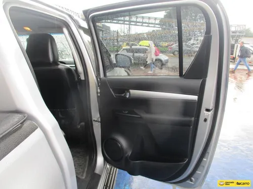 Toyota Hilux Doblecabina 4x4 2400cc Mt Aa