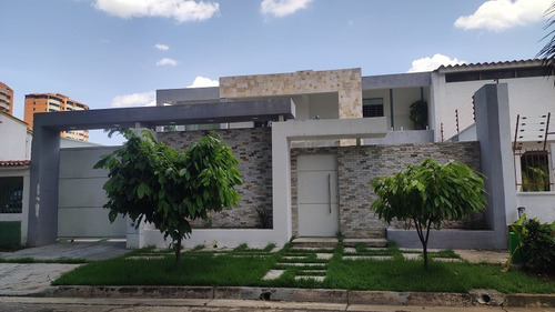 Casa Remodelada En Urb  La Trigaleña Valencia 