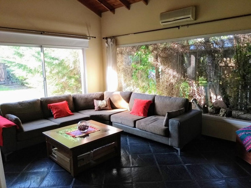 Muy Buena Casa En Bermudas Barrio Cerrado Lote Interno En Boulevard. Parte Ladrillo Visto.
