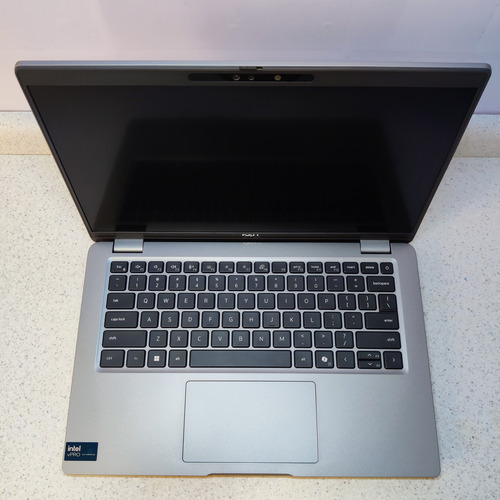 Latitude 5450 Seminueva/ Ultra 5-vpro/ 40gb-ram Ddr5/ 512gb Gris (Usado)