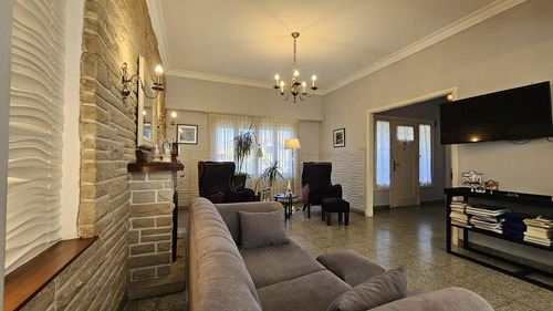 Venta - Chalet De Cinco Ambientes En Dos Plantas - Alberti 969 - Lomas De Stella Maris