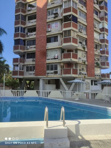 Apartamento En Urbanización Caribe , La Guaira