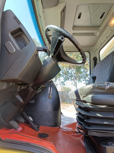 Imagem 13 de 25 de Caminhao Mb 710 Plus 2012