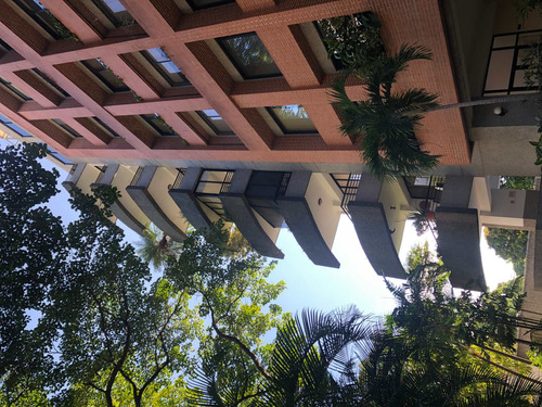Imagen 2 de 21 de En Venta Apartamento En La Castellana .2do Piso Con Balcon