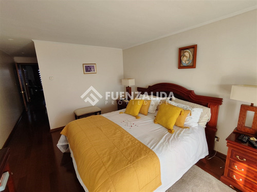 Casa En Venta De 5 Dorm. Condominio, San Carlos De Apoquindo