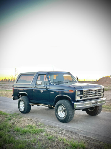 Ford Bronco XLT V8 302