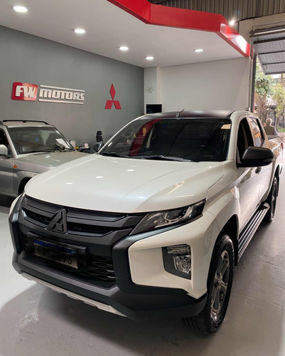 Mitsubishi L200 2.4 Triton Sport Hpe Cab. Dupla 4x4 Aut. 4p 6 marchas
