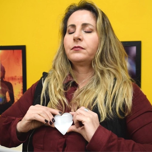 Imagem 3 de 6 de Coração De Selenita Branca 100g