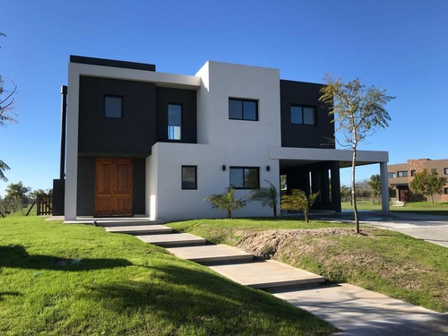 Imagen 2 de 23 de Lareu Propiedades - Casas En Barrio Vistas - Puertos