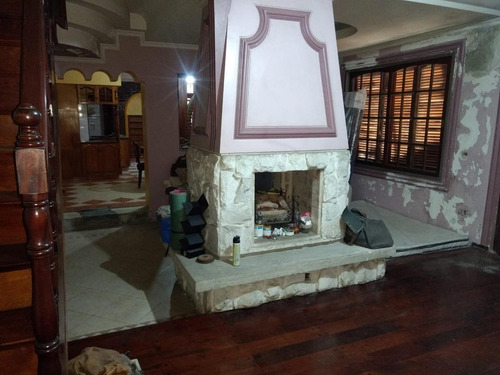 Imagen 6 de 17 de Casa De 3 Dormitorios En Venta En Alberdi Centro Con Cochera Para 3 Autos