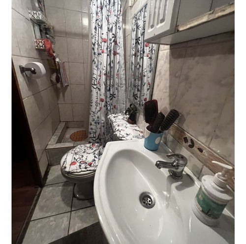 Casa Con Local Comercial 1d+2b Regularizada. Calle Av. Gabri