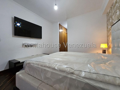 Estupendo Y Amplio Apartamento En Alquiler Con Inmejorable Ubicación La Tahona
