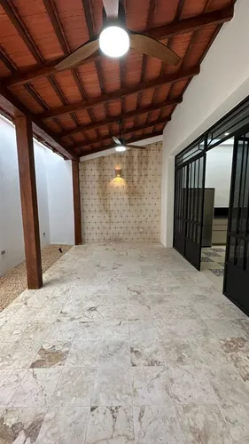 Casa(643r1 Azul) En Venta En El Centro De Mérida