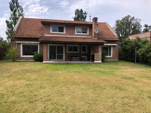 Casa En Venta En Altos Del Golf, Pilar, G.b.a. Zona Norte