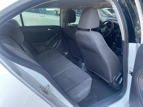 Imagen 6 de 10 de Volkswagen Jetta 2018 2.0 L4 Mt