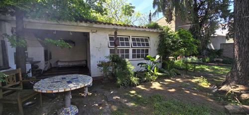 Venta Casa Con Jardín En Doble Lote De 651 M5, En Martín Rodríguez Al 3700, Carapachay
