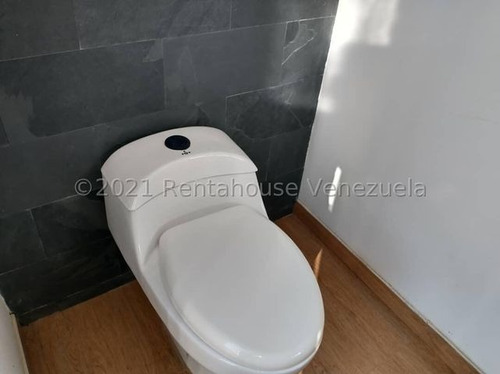 Imagen 8 de 12 de Townhouse En Venta De Estilo Moderno Ubicado En Punto Fijo