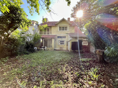 Ideal Terreno De 256m2 Con Casa Para Demoler, Ubicado En La Lucila, Vicente Lopez.