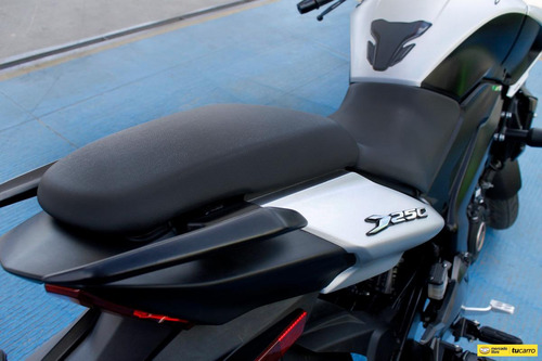 Imagen 22 de 25 de Bajaj Dominar D250