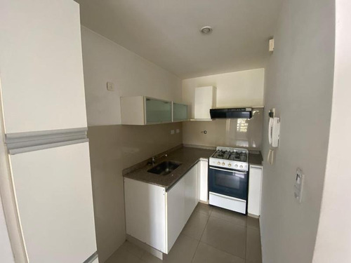 Imagen 4 de 6 de Departamento - Banfield Este