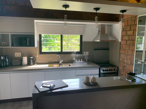 Casa De 4 Dormitorios Y 2 Baños