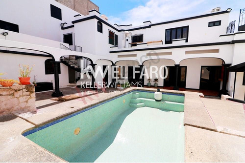 Casa De Los Cisnes En Venta En Aquiles Serdán A Una Cuadra De La Playa.