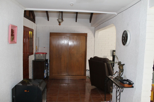 Vendo Linda Casa, 19 Florida Oriente.