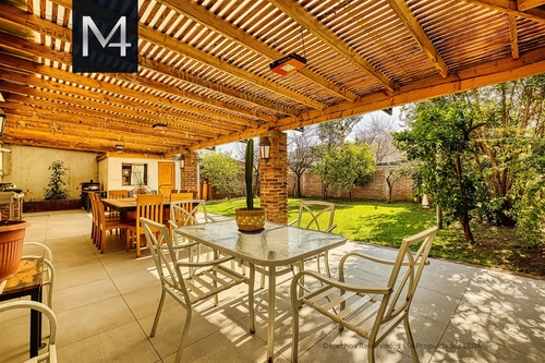 Casa En Venta De 4 Dorm. En Ñuñoa