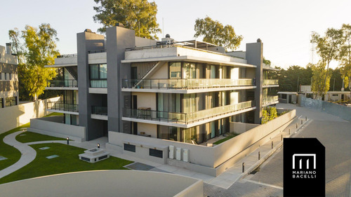 Departamento En Venta En Complejo 3300 Cabral Canning