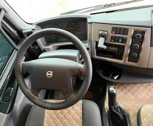 Imagem 12 de 16 de Volvo Vm 270 6x2 2015