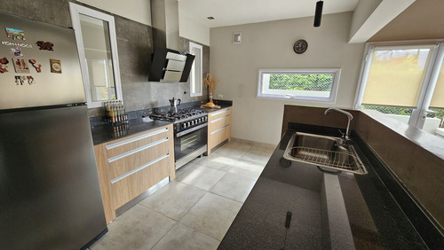 Extraordinaria Vivienda. Excelente Lugar En Esquel