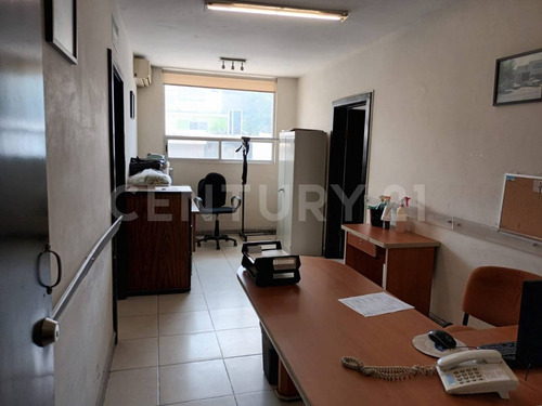 Oficina En Venta En Col. Mitras Centro En Monterrey