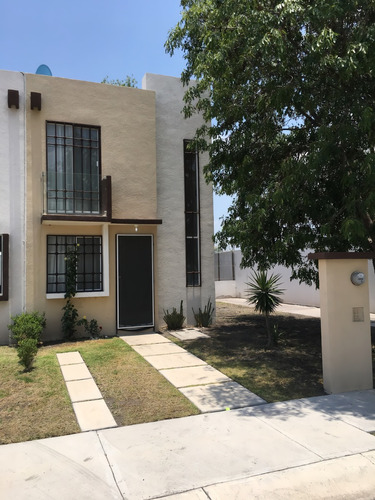 Casa En Venta En Fracc. Rancho San Pedro 3, Querétaro, Querétaro.